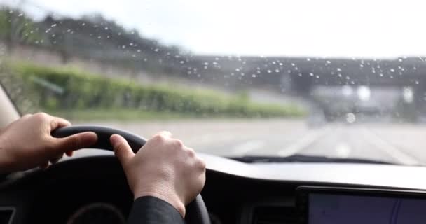 Γυναικεία Χέρια Στο Τιμόνι Αυτοκίνητο Έννοια Οδήγησης — Αρχείο Βίντεο