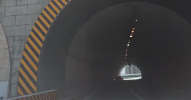 Coche Conduciendo Túnel Subterráneo Con Luces — Vídeos de Stock