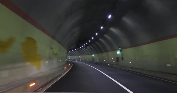 Carro Dirigindo Túnel Subterrâneo Com Luzes — Vídeo de Stock