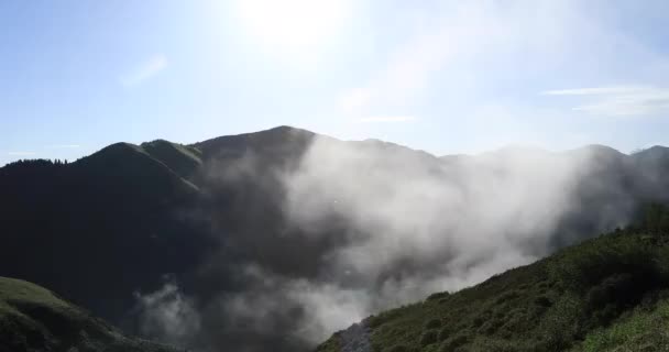 Niebla Emergente Naturaleza Niebla Montañas Mágica Gran Altitud Amanecer Paisaje — Vídeos de Stock