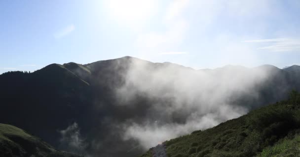 Aufkommender Nebel Natur Nebelberge Magie Höhensonnenaufgang Landschaft — Stockvideo