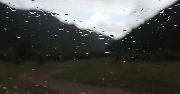 Regndroppar Bilfönsterglas Regnigt Väder — Stockvideo