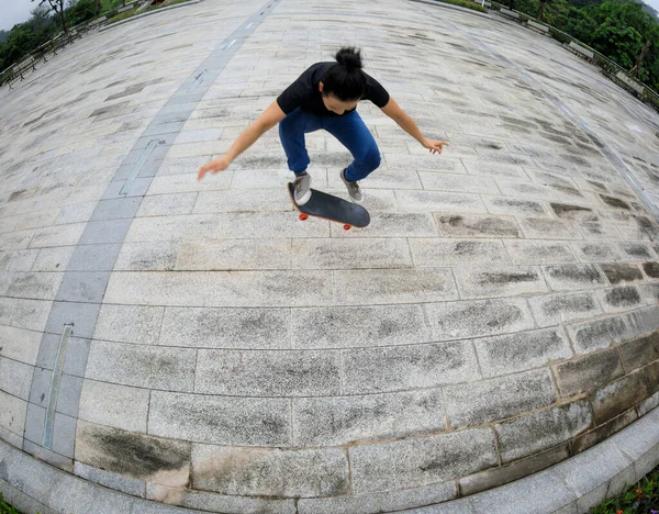 Skateboarder Skateboarding Venku Městě — Stock fotografie