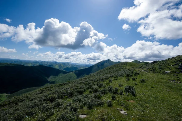 Paisagem Montanhosa Alta Altitude Sob Céu Azul — Fotografia de Stock