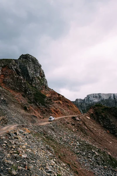 Mit Geländewagen Auf Berggipfel — Stockfoto