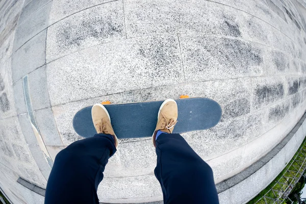 Skateboarder Rijden Skateboard Buiten Stad — Stockfoto