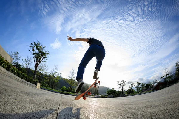 Skateboarder Skateboard Plein Air Ville — Photo