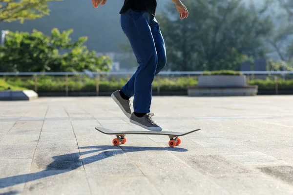 Skateboarder Skateboard Plein Air Ville — Photo