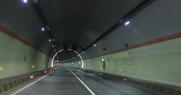 Αυτοκίνητο Οδήγηση Υπόγεια Σήραγγα Φώτα — Αρχείο Βίντεο