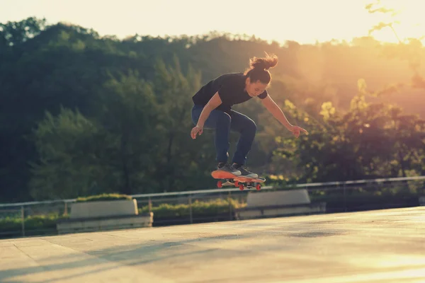 Skateboarder Skate Livre Cidade — Fotografia de Stock