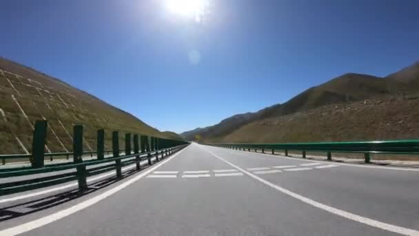 Vista Estrada Vazia Nas Montanhas — Vídeo de Stock