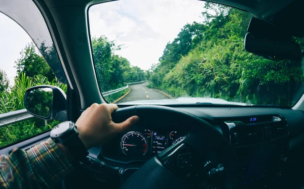 People Driving Car Mountain Road — Stock Photo, Image