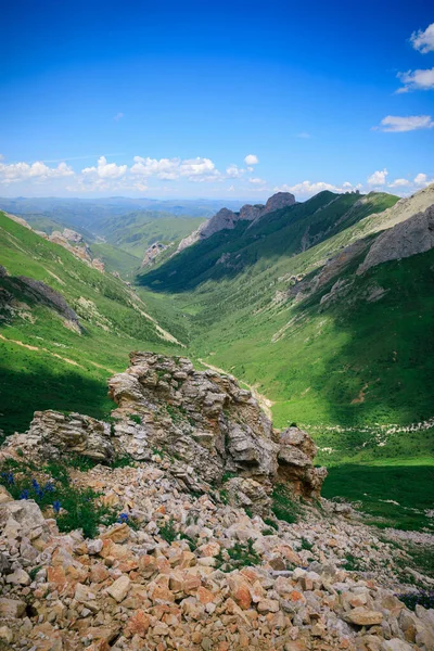 Paesaggio Montagna Alta Quota Sotto Cielo Blu — Foto Stock