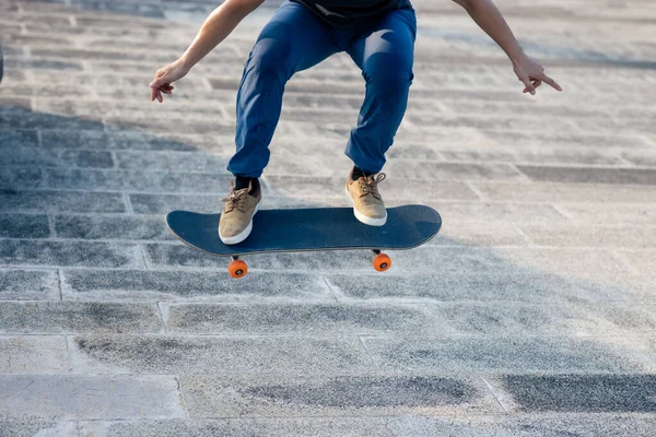 Skateboarder Skateboarden Buiten Stad — Stockfoto