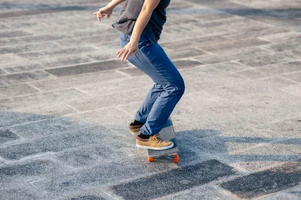 Skateboarder Skateboarden Draußen Der Stadt — Stockfoto