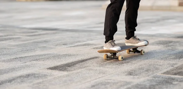 Skateboarder Skateboard All Aperto Città — Foto Stock