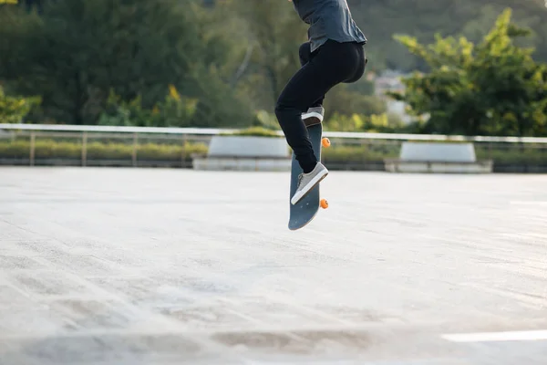Skateboarder Skateboard All Aperto Città — Foto Stock