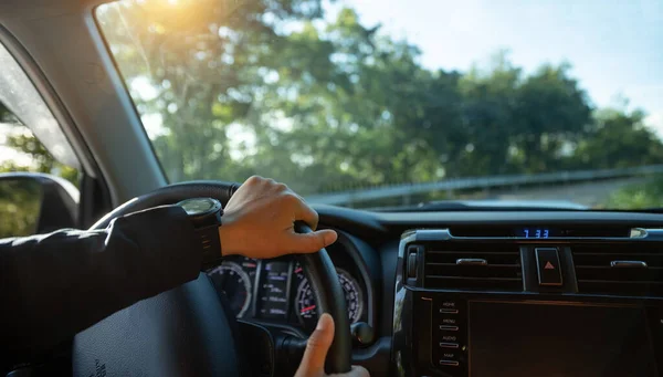 Personnes Conduisant Une Voiture Sur Route Montagne — Photo