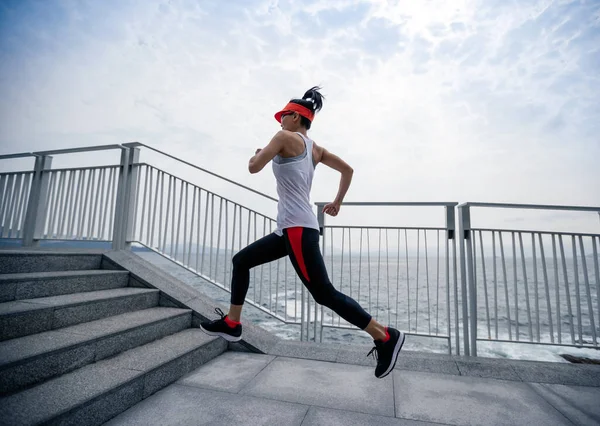 Fitness Sport Kvinna Löpare Kör Havet Spår — Stockfoto