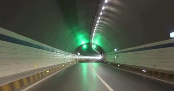 Coche Conduciendo Túnel Subterráneo Con Luces — Vídeo de stock