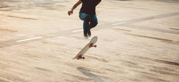 Skateboarder Skate Livre Cidade — Fotografia de Stock