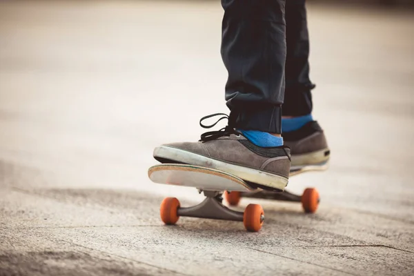 Skateboarder Skateboarden Buiten Stad — Stockfoto