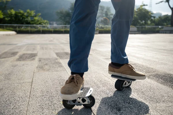 Freeline Skateboarder Πόδια Skateboarding Στην Πόλη — Φωτογραφία Αρχείου