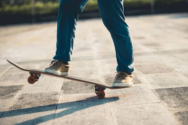 Skateboarder Skateboarding Aire Libre Ciudad —  Fotos de Stock