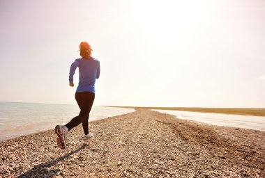 Koşan fitness kadını