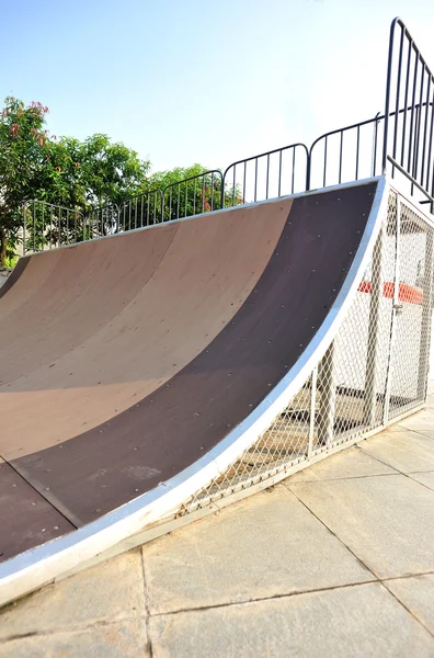 Nowoczesny skatepark — Zdjęcie stockowe