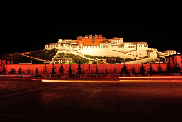 Cena noturna de potala palácio, Tibete, China — Fotografia de Stock