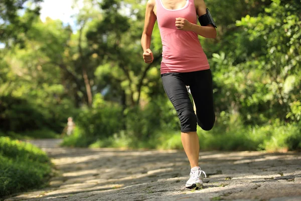 Woman running at forest trail — Stock Photo, Image