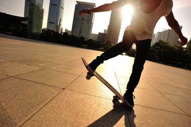 Sunrise City 'de kaykaycı kadın.