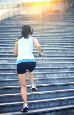 merdivenlerde koşma runner atlet.