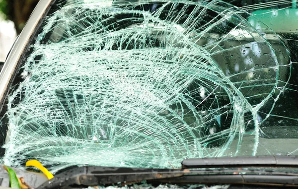 Broken windshield of car by typhoon — Stock Photo, Image