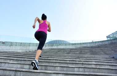 merdivenlerde koşma runner atlet.