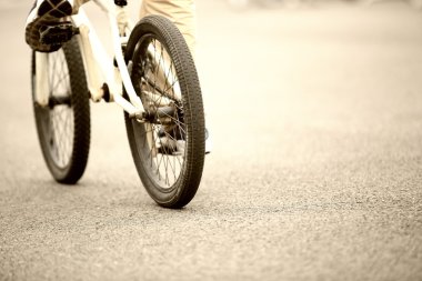 yolda Bisiklete binme