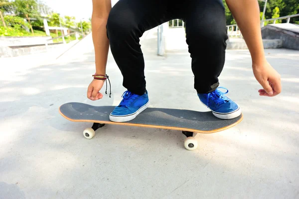 Femme de skateboard — Photo