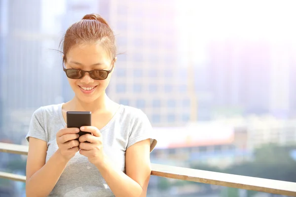 Young woman use cellphone — Stok fotoğraf