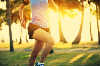 tropikal Parkı'nda çalışan runner atlet.