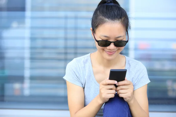 Woman use cellphone — Stock Photo, Image
