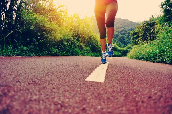 Athlete running on  road — Stock Photo, Image