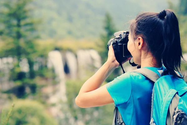 Fotógrafo en el parque jiuzhaigou — Foto de Stock