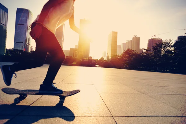 Skateboarder skateboarding — Stock Photo, Image