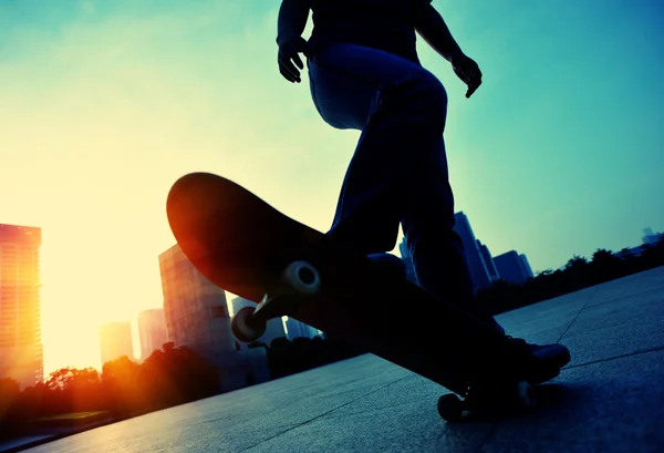 Skateboarder skateboarding — Stock Photo, Image