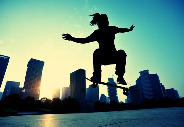 Skateboarder skateboarding — Foto de Stock