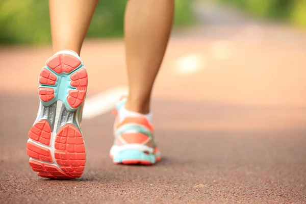 Mujer piernas corriendo — Foto de Stock