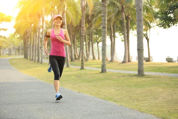 Athlete running at tropical park — Stock Photo, Image