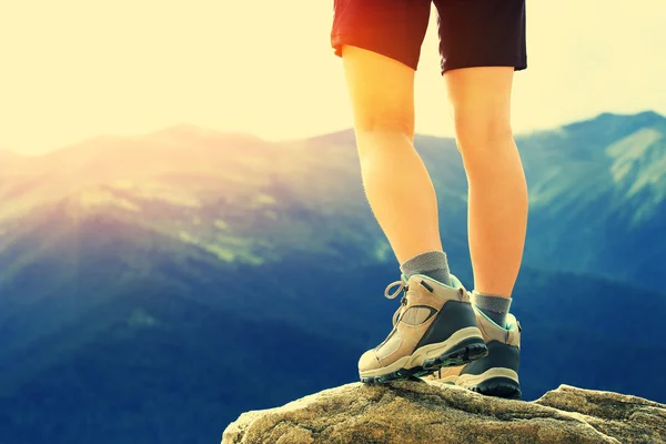 Woman hiker stand on mountain — Stock Photo, Image