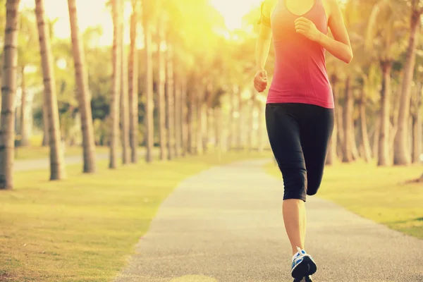 Athlete running at tropical park — Stock Photo, Image